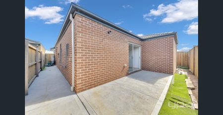 Well presented 3 bed 2 bath home - Photo 3