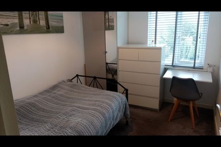 Room in a Shared Flat, Imperial Drive, HA2 - Photo 5