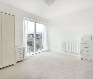 A superbly presented family home set in a private development. - Photo 6