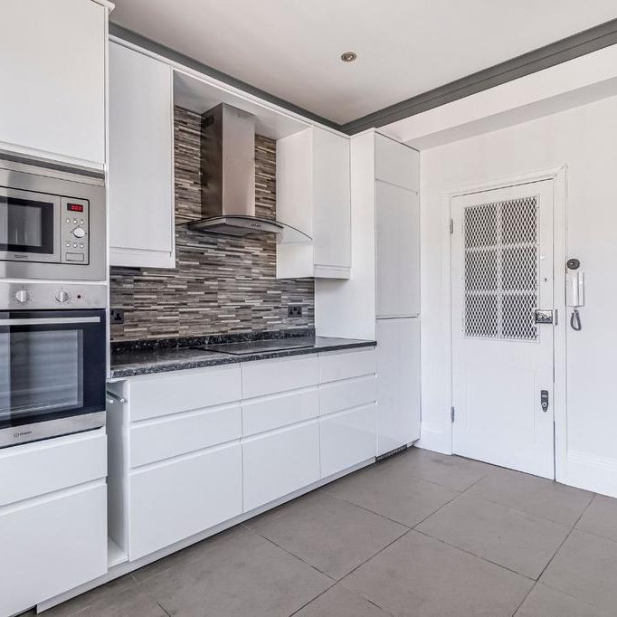 3 bedroom flat to rent - Photo 1