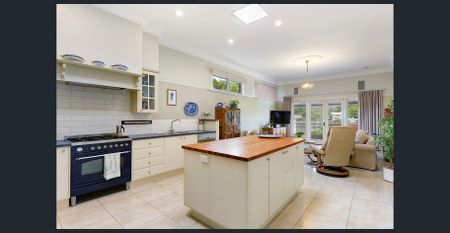 Charm and character - Photo 5