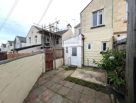 2 bedroom semi-detached house to rent - Photo 5