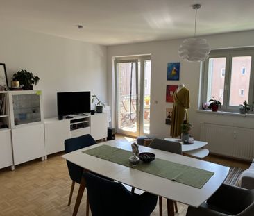 Entzückende 2-Zimmer-Wohnung mit Balkon und Tiefgaragenplatz - Photo 1