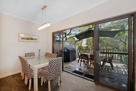 Private and Leafy Lower Duplex in Quiet Street - Photo 4