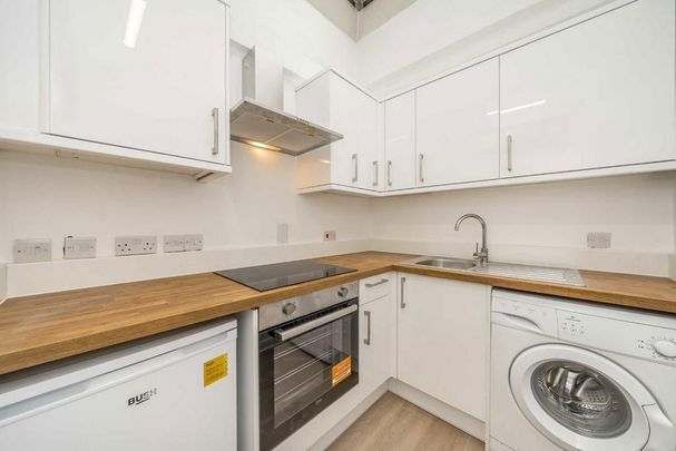 Studio to rent - Photo 1
