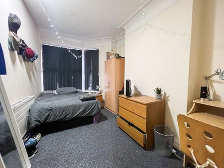 Pen-Y-Wain Road, Roath - Photo 2