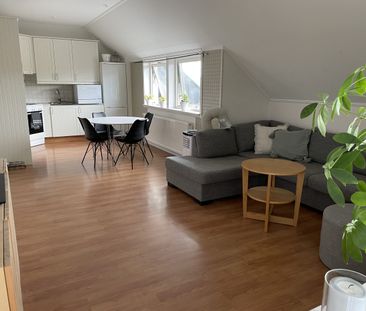 Centralt läge och inglasad balkong - Foto 6