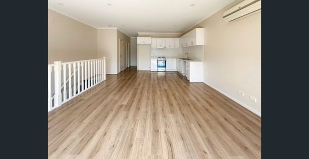 POSITION PERFECT! - Photo 1