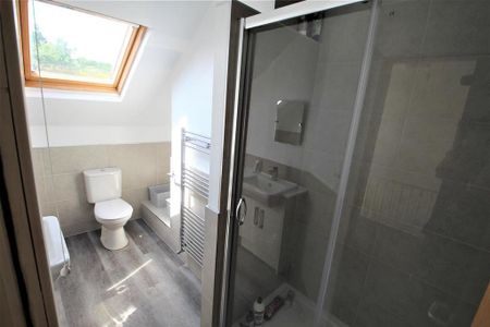 1 bedroom in a house share to rent - Photo 4