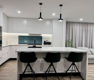 Townhouse Combing Luxury, Contemporary and Low Maintenance Living - Photo 5