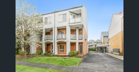 2 Bedroom Apartment with Park Views - Photo 4