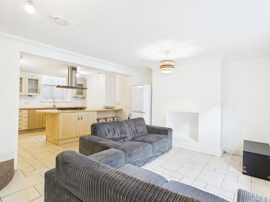 6 bedroom terraced house to rent - Photo 1