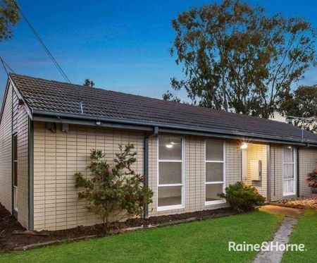 Family Home in Central Cranbourne!! - Photo 3