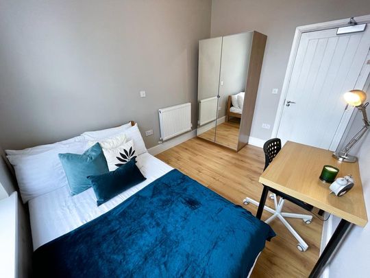 4 bedroom flat to rent - Photo 1