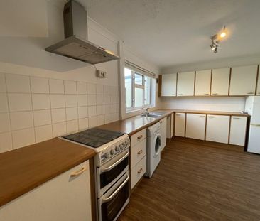 2 bedroom semi-detached house to rent - Photo 5