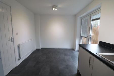 3 bedroom semi-detached house to rent - Photo 2