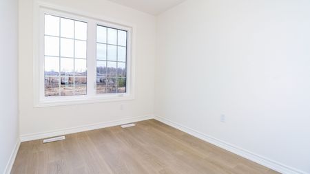 For Lease - 1991 Matteer Court Unit# #29, Innisfil, Ontario - Photo 3