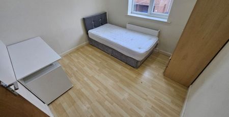 Delph Court, Woodhouse, Leeds, LS6 2HL - Photo 5