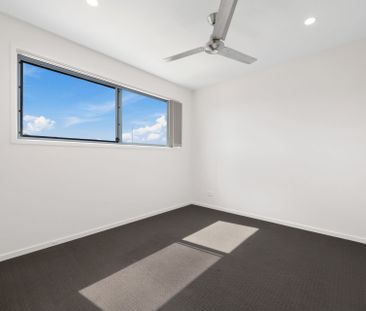 Modern Two-Storey Family Home in Prime Location - Rent Will Be $740... - Photo 1