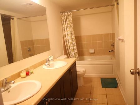 Condo Townhouse For Lease | E9241642 - Photo 3