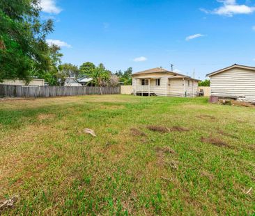 Spacious Family Home with Outdoor Living & Air Conditioning - Photo 5