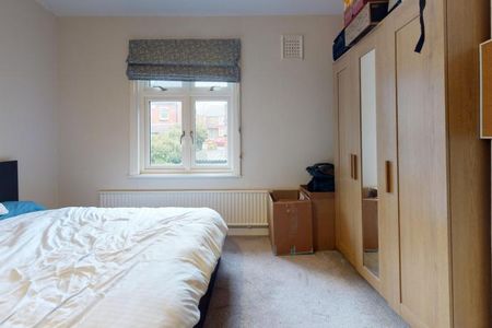 Headingley Crescent, - Photo 5