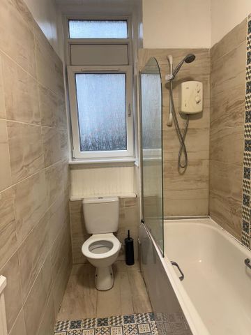 3 bedroom apartment to rent - Photo 4