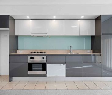 1 BEDROOM APARTMENT IN PRIME LOCATION - Photo 2
