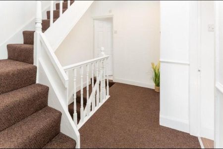 4 bedroom terraced house to rent - Photo 3