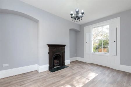 3 bedroom house in London - Photo 4