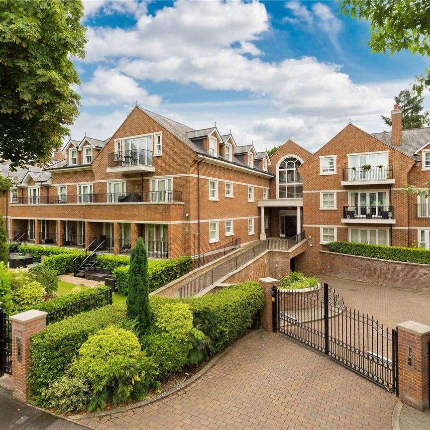 Impressive ground floor apartment situated in a sought after gated development within a mile radius of Weybridge mainline train station. - Photo 1
