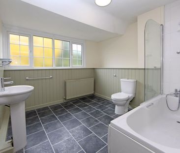 Astley Abbotts - Photo 1