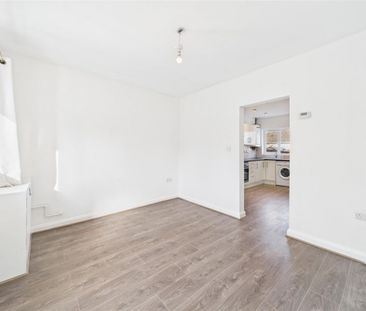 2 bedroom Town house to rent - Photo 3