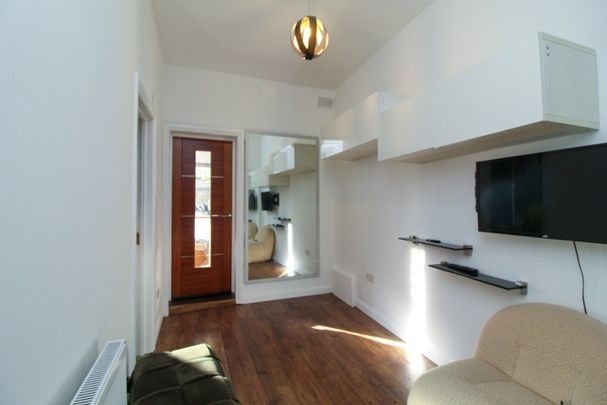 Studio Flat, St. James's Road, CR0 - Photo 1