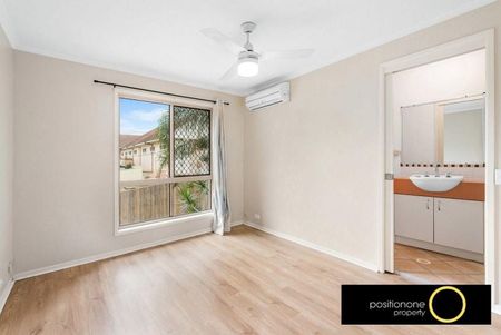 Private & Peaceful Two-Bedroom Townhouse with Huge Courtyard in Prime Greenslopes Location - Photo 5