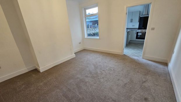 3 bed Terraced - To Let - Photo 1