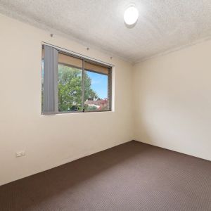 Sunny Two-Bedroom Apartment with Balcony and Secure Entry - Photo 3