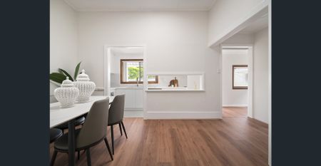 Charming Renovated Home in a Prime Carlton Location - Photo 3