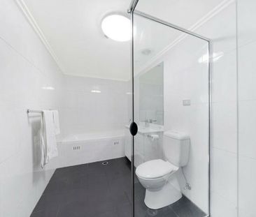 Conveniently Located Modern Unit! - Photo 4