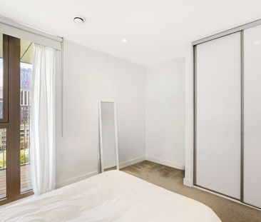 A modern one bedroom apartment in Ruskin Square, Croydon just a few... - Photo 4