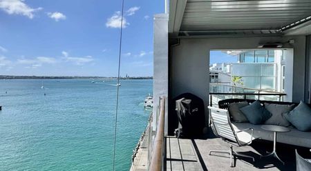 " SPECTACULAR WATERFRONT - 1BRM PENTHOUSE APARTMENT " - Photo 4