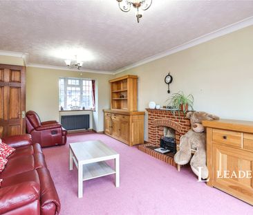 4 bedroom house to rent Avalon Close, Watford, WD259TW - Photo 3