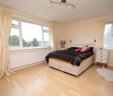 Westover Court, High Wycombe - Photo 6