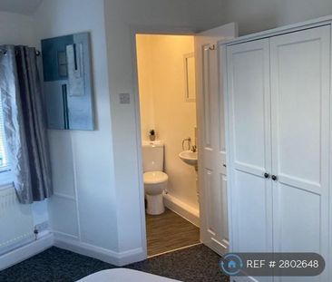 1 bedroom in a house share to rent - Photo 5