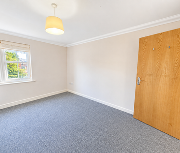 Crabton Close Road, BH5 1HN, Bournemouth - Photo 3