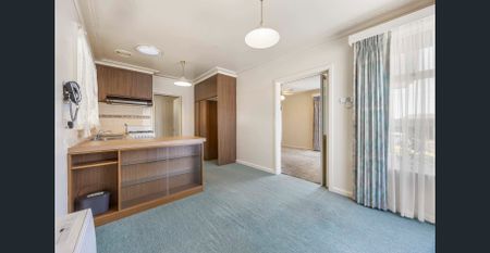 COMFORTABLE FAMILY HOME WITH SHEDDING AND WORKSHOP - Photo 5