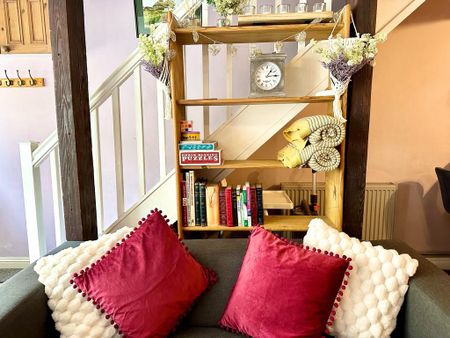 2 bedroom semi-detached house to rent - Photo 4