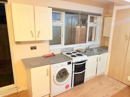 Studio to rent - Photo 3