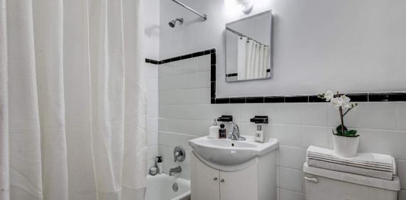 Amazing 1 Bedroom Apartment! - Photo 2