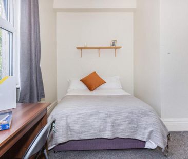 6 bedroom flat to rent - Photo 2